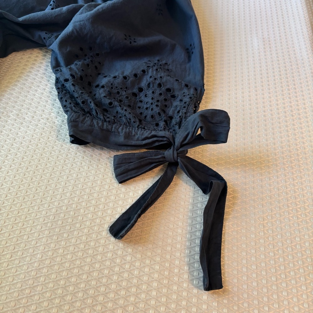 Elegant Navy Eyelet Blouse with Bow-Tie Sleeves - Picture 6 of 8